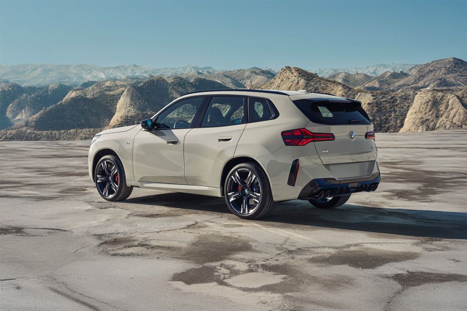 Rear Cross Side View of بي إم دبليو X3 Rear Cross Side View of بي إم دبليو X3
