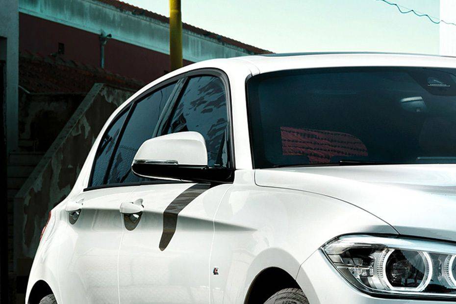 بي إم دبليو 1 Series 5 Door Drivers Side Mirror Front Angle بي إم دبليو 1 Series 5 Door Drivers Side Mirror Front Angle