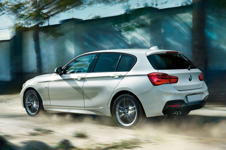 Rear Cross Side View of بي إم دبليو 1 Series 5 Door Rear Cross Side View of بي إم دبليو 1 Series 5 Door