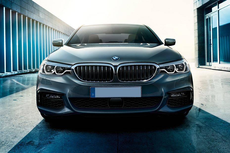 Full Front View of 5 Series Sedan Full Front View of 5 Series Sedan