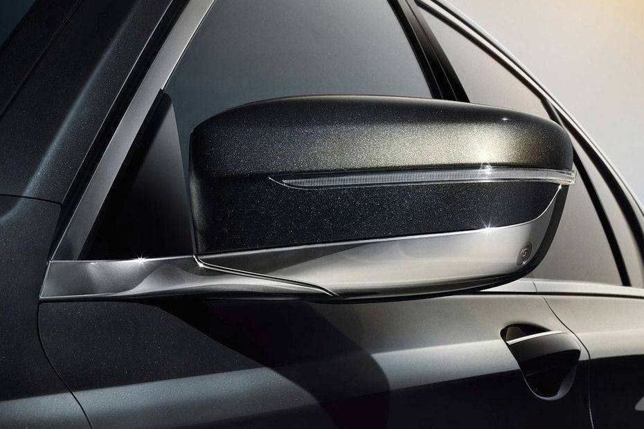 BMW 7 Series Sedan Drivers Side Mirror Front Angle BMW 7 Series Sedan Drivers Side Mirror Front Angle