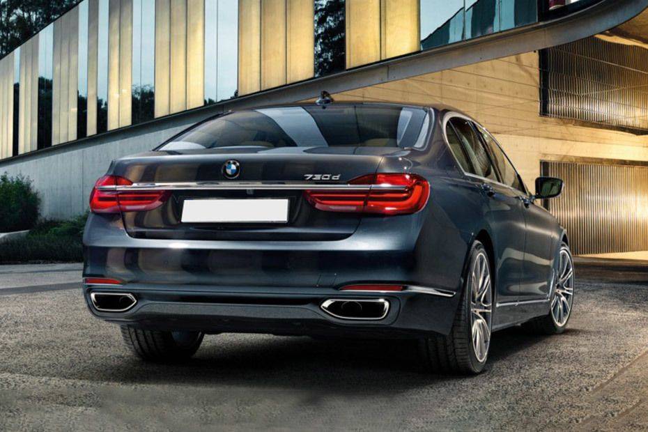 7 Series Sedan Rear angle view 7 Series Sedan Rear angle view
