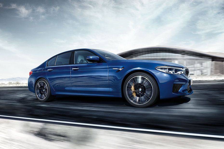 بي إم دبليو M5 Sedan Front Cross Side View بي إم دبليو M5 Sedan Front Cross Side View