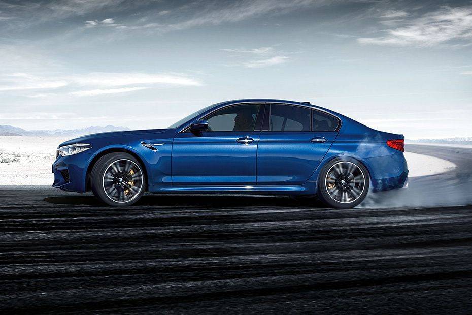 M5 Sedan Side view M5 Sedan Side view
