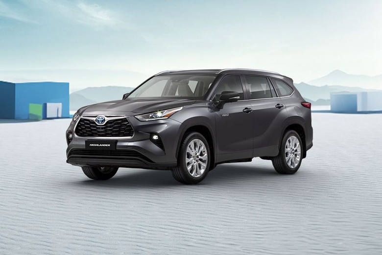 Toyota Highlander Front Side View