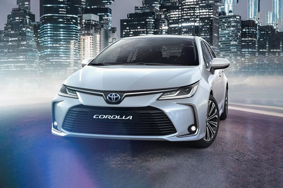 Toyota Corolla HEV Front angle low view Toyota Corolla HEV Front angle low view