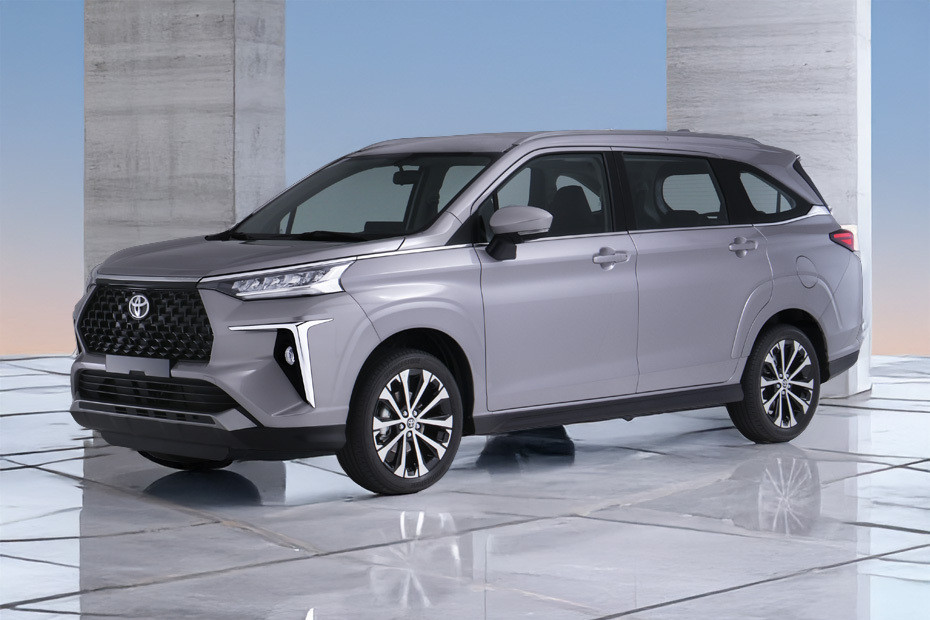 تويوتا  فيلوز Front angle low view تويوتا  فيلوز Front angle low view