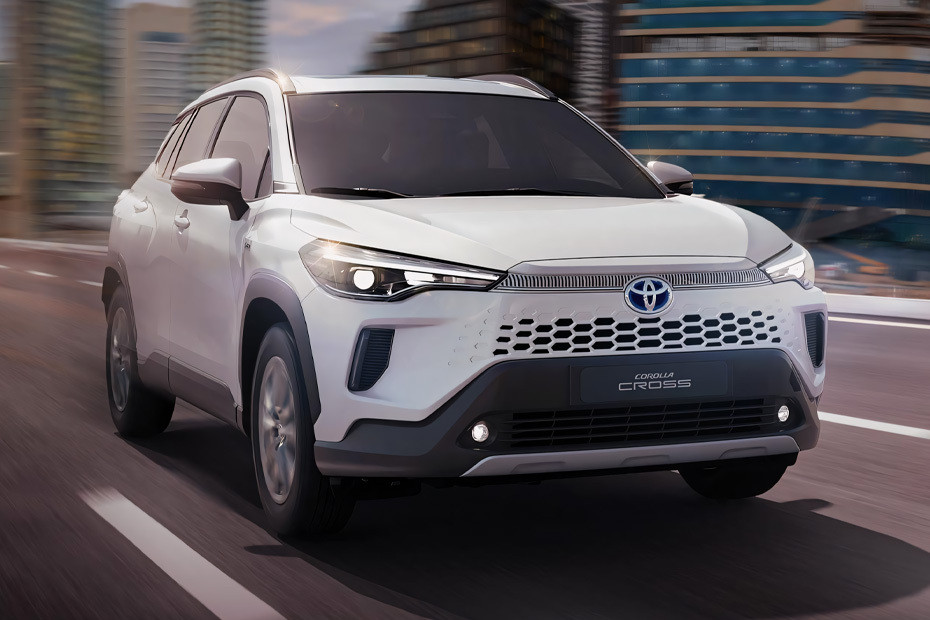 تويوتا كورولا كروس Front Medium View تويوتا كورولا كروس Front Medium View