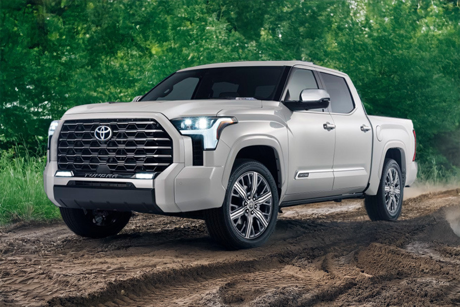 تويوتا  تندرا Front angle low view تويوتا  تندرا Front angle low view