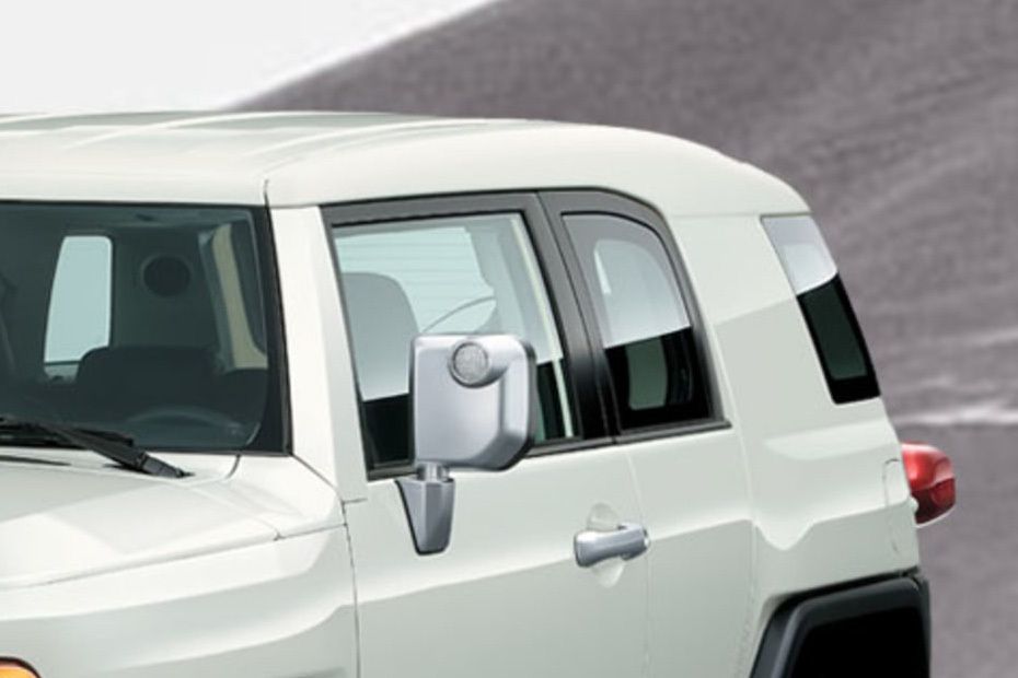 Toyota FJ Cruiser (2022-2023) Drivers Side Mirror Front Angle Toyota FJ Cruiser (2022-2023) Drivers Side Mirror Front Angle