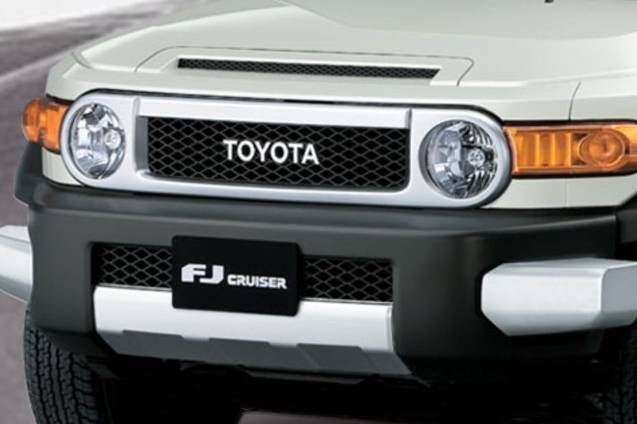 FJ Cruiser (2022-2023) Grille View FJ Cruiser (2022-2023) Grille View