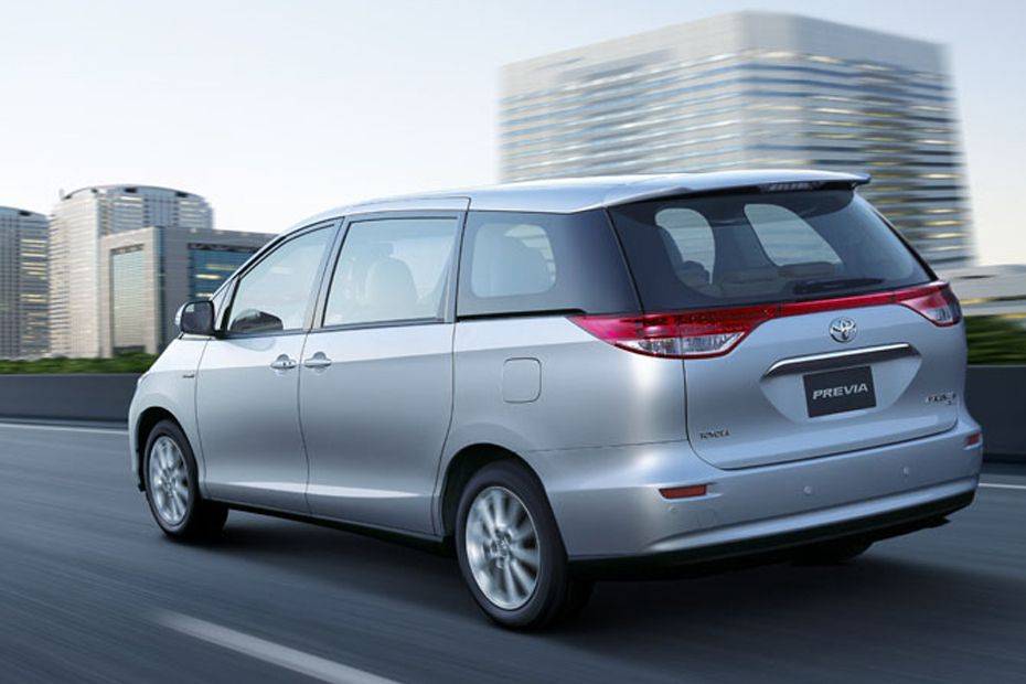 Rear Cross Side View of تويوتا Previa Rear Cross Side View of تويوتا Previa