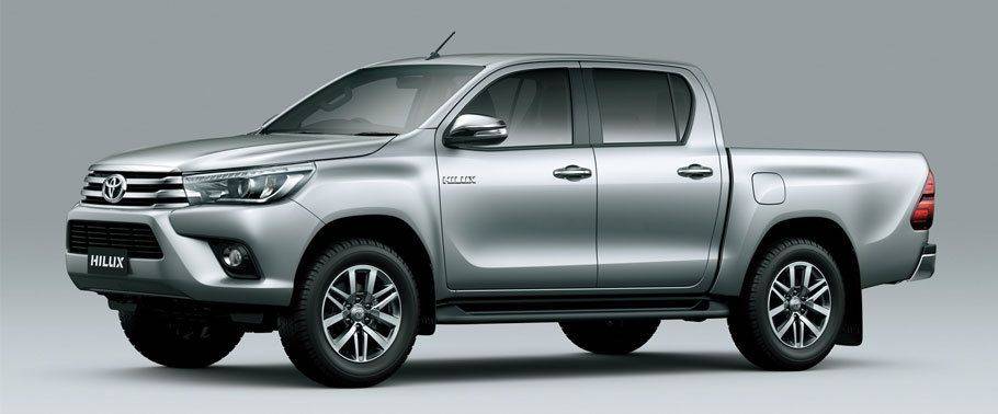 Toyota Hilux-2011 Front angle low view Toyota Hilux-2011 Front angle low view