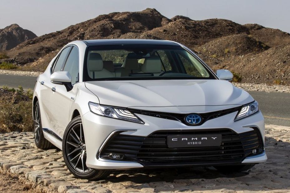 Camry HEV Medium Angle Front View
