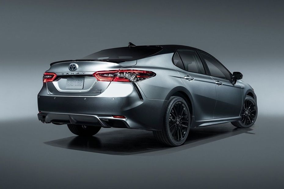 Rear Medium View of تويوتا Camry HEV