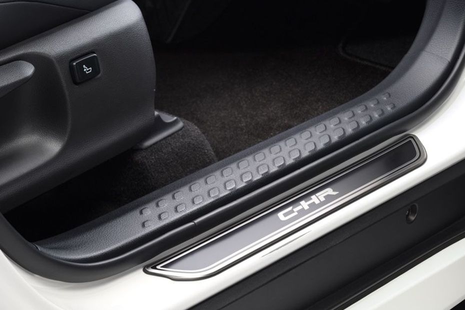 C-HR HEV (2020-2022) Rear Medium Side View