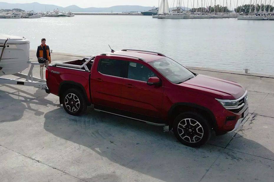 Volkswagen Amarok Front Angle High View Volkswagen Amarok Front Angle High View