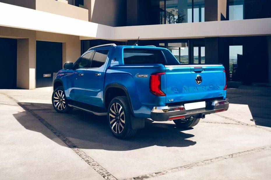 Rear Cross Side View of Volkswagen Amarok Rear Cross Side View of Volkswagen Amarok