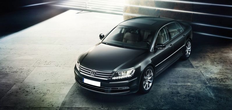فلكس فاجن Phaeton Front Angle High View فلكس فاجن Phaeton Front Angle High View