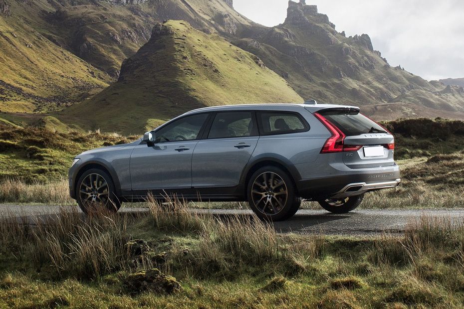 Rear Cross View of Volvo V90 Rear Cross View of Volvo V90