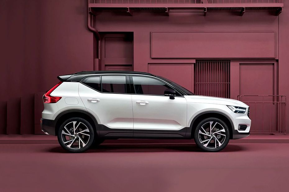 Volvo XC40 (2018-2022) Drivers Sideview Volvo XC40 (2018-2022) Drivers Sideview