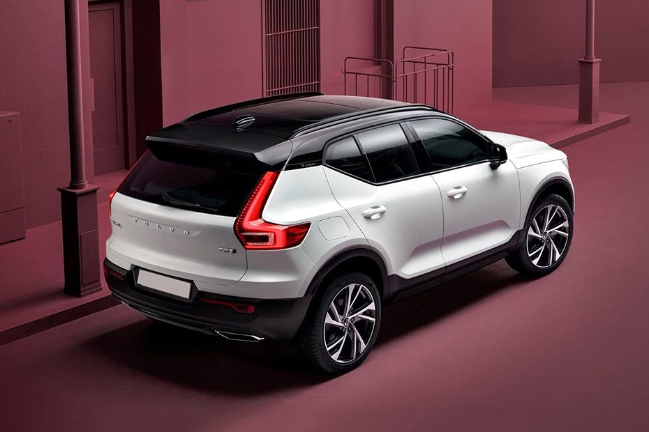 XC40 (2018-2022) Rear Low Angle View XC40 (2018-2022) Rear Low Angle View