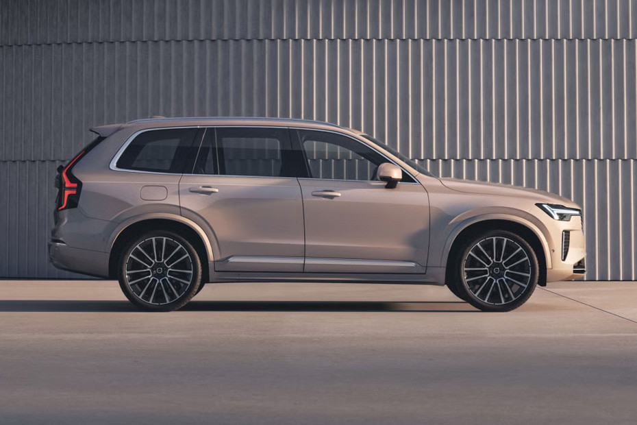 XC90 Medium Angle Front View XC90 Medium Angle Front View