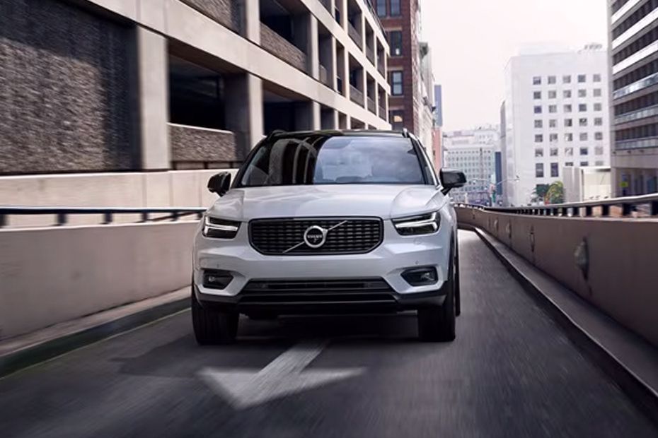 Volvo XC40 Front Medium View Volvo XC40 Front Medium View
