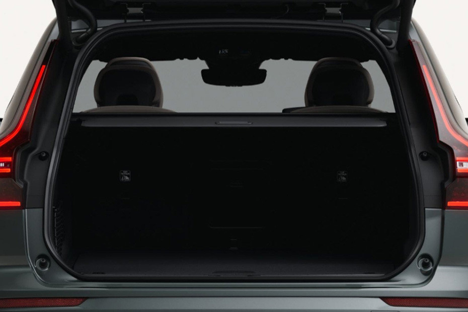 Trunk Open Closer View of XC60 Trunk Open Closer View of XC60