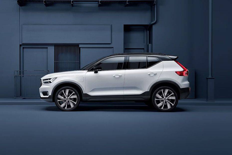 Volvo XC40 Recharge Front Side View Volvo XC40 Recharge Front Side View