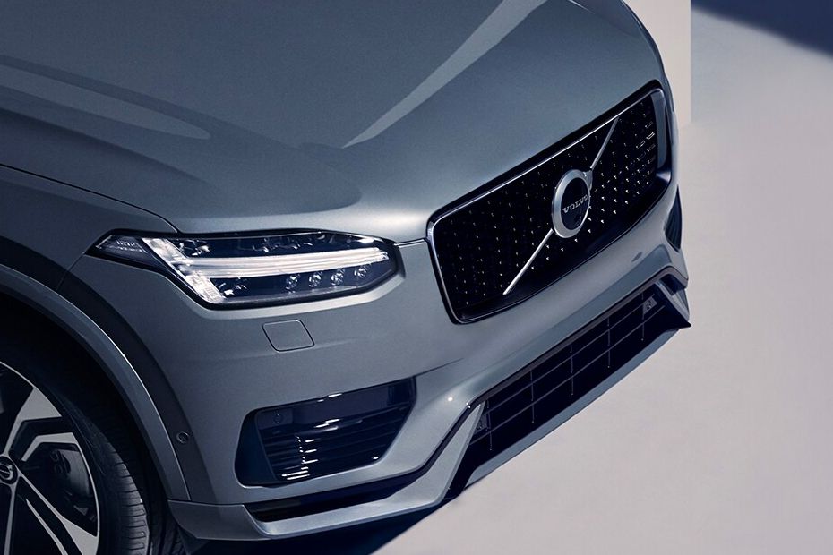 XC90 Recharge Grille View XC90 Recharge Grille View