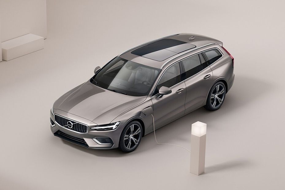 Volvo V60 Recharge Front Angle High View Volvo V60 Recharge Front Angle High View