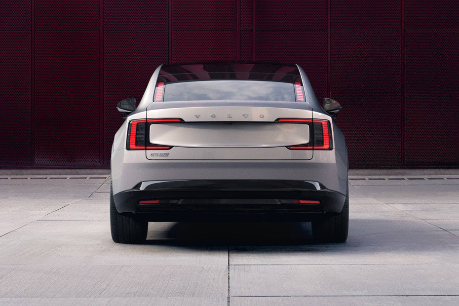 Full Rear View of Volvo ES90 Full Rear View of Volvo ES90