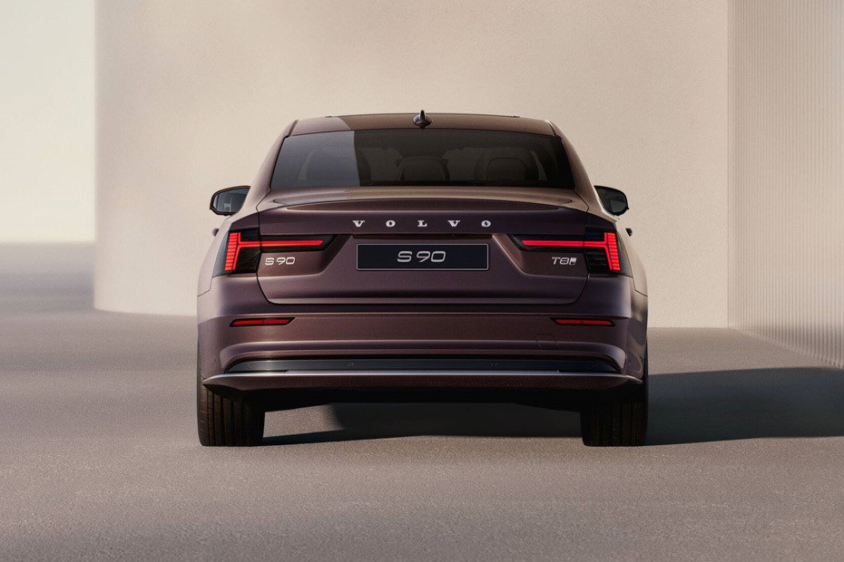 Full Rear View of Volvo S90 Full Rear View of Volvo S90
