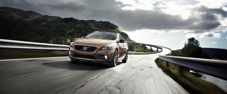V40 Cross Country Tilted Front View