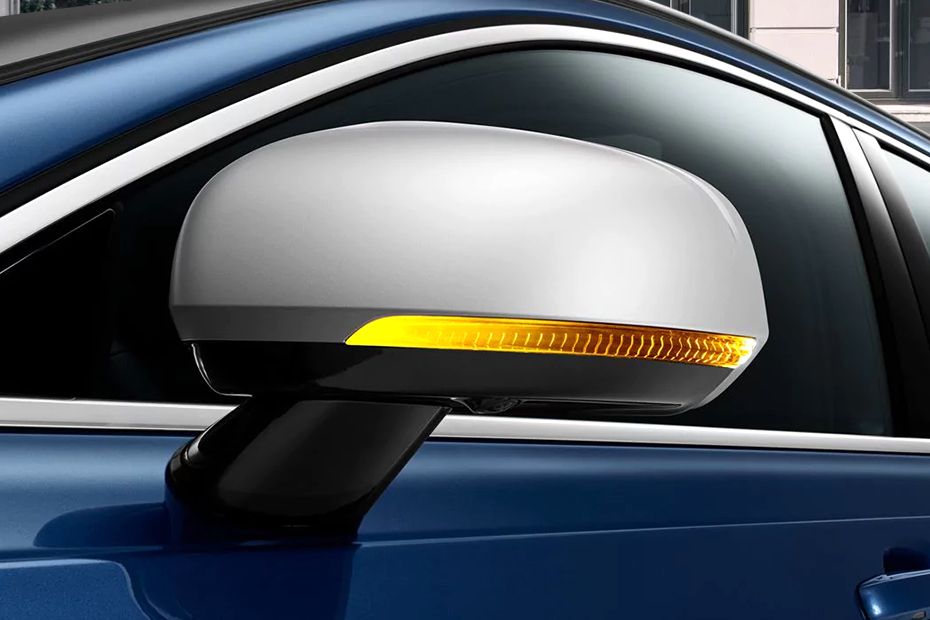 Volvo XC90 (2022-2022) Drivers Side Mirror Front Angle Volvo XC90 (2022-2022) Drivers Side Mirror Front Angle