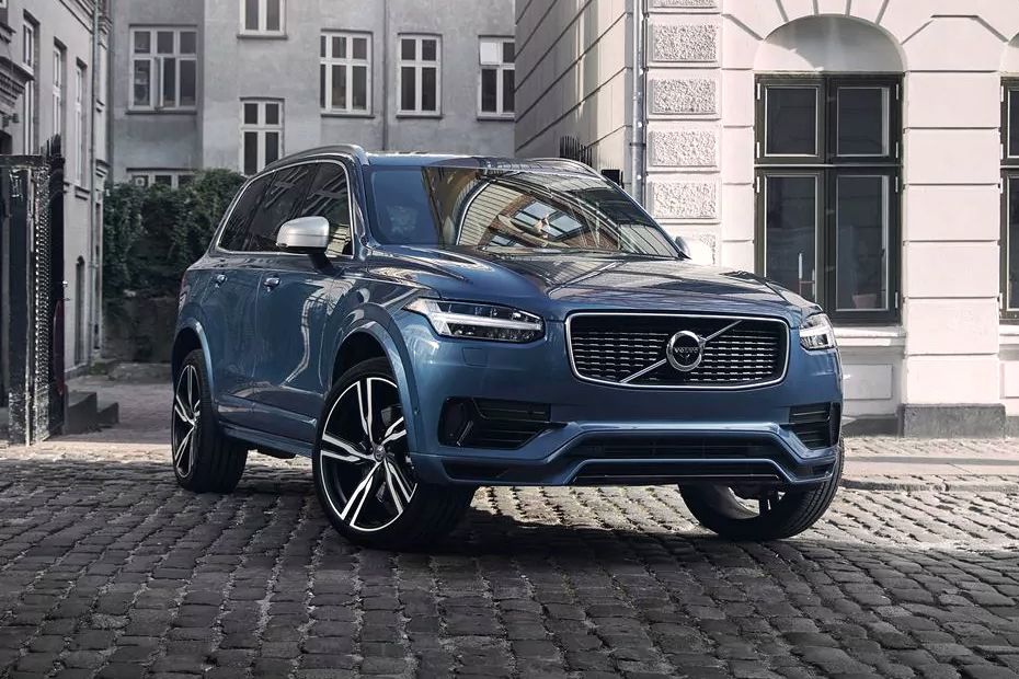 Volvo XC90 (2022-2022) Front Medium View Volvo XC90 (2022-2022) Front Medium View