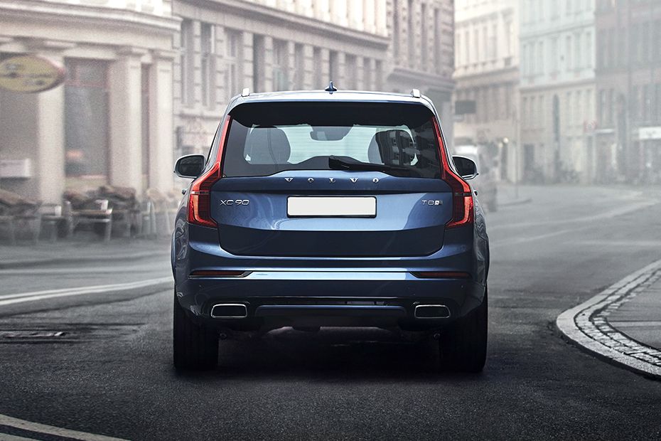 Full Rear View of Volvo XC90 (2022-2022) Full Rear View of Volvo XC90 (2022-2022)