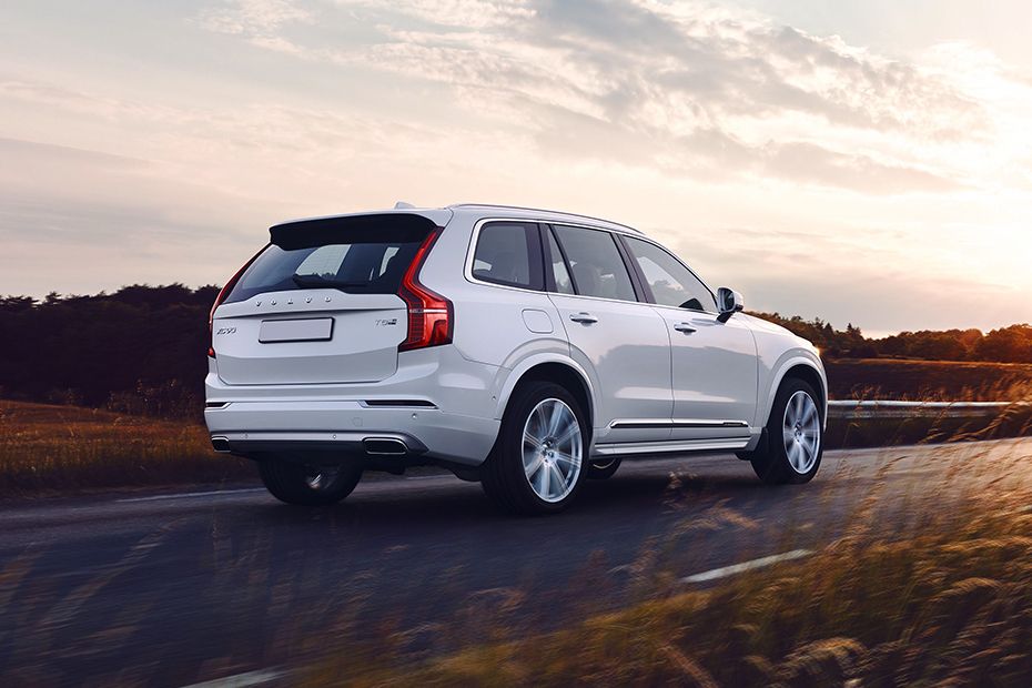 XC90 (2022-2022) Rear angle view XC90 (2022-2022) Rear angle view