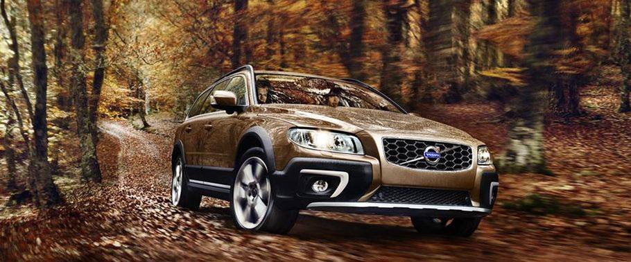 Volvo XC70 (2022-2023) Front Medium View Volvo XC70 (2022-2023) Front Medium View