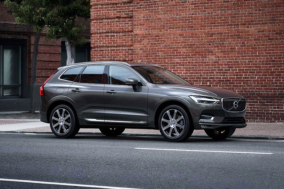 Volvo XC60 (2022-2022) Front Cross Side View Volvo XC60 (2022-2022) Front Cross Side View