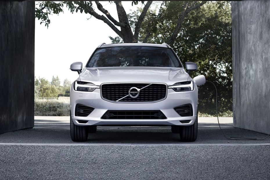 Full Front View of XC60 (2022-2022) Full Front View of XC60 (2022-2022)