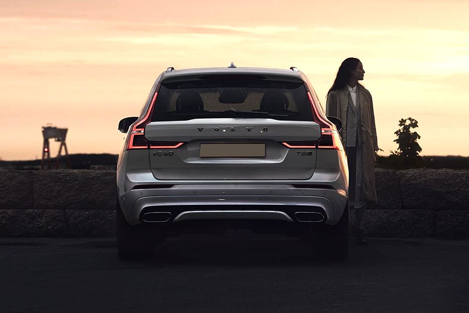 Full Rear View of Volvo XC60 (2022-2022) Full Rear View of Volvo XC60 (2022-2022)