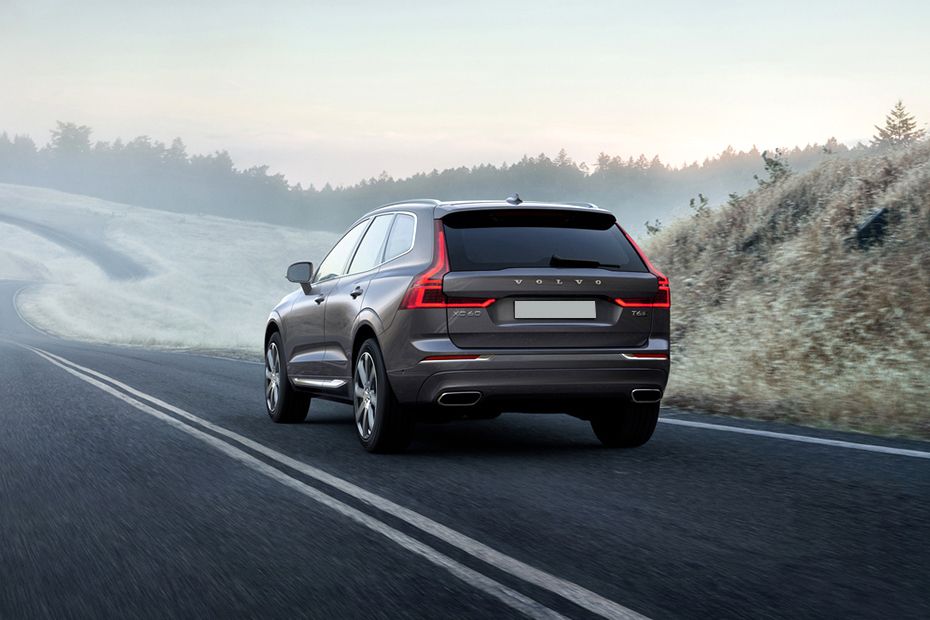 Rear Cross Side View of Volvo XC60 (2022-2022) Rear Cross Side View of Volvo XC60 (2022-2022)