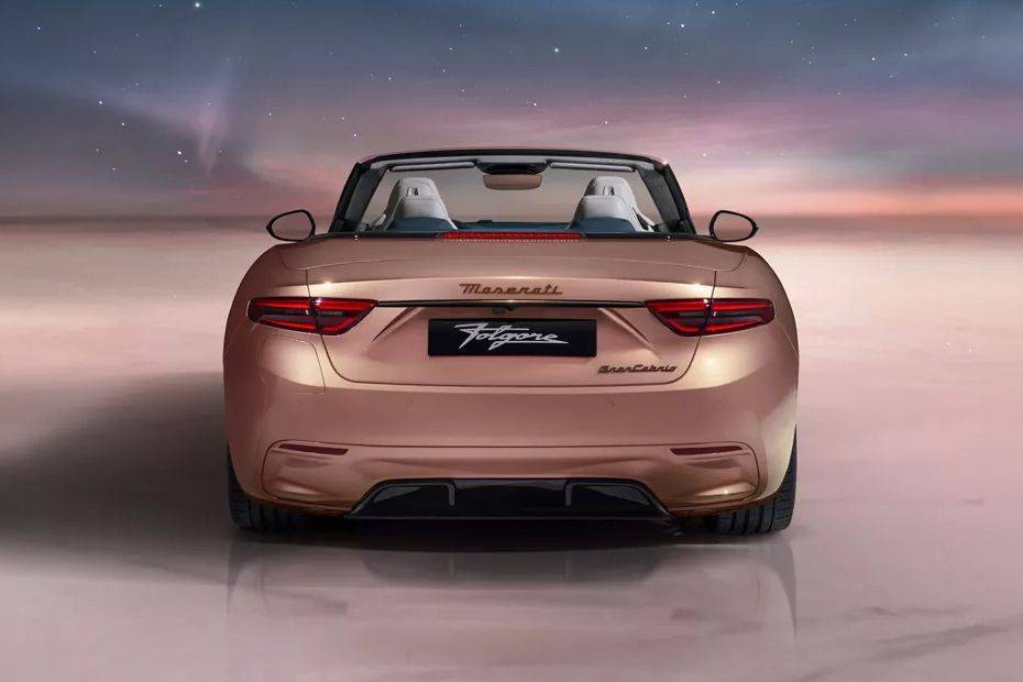 Full Rear View of مازيراتي جران كابريو Full Rear View of مازيراتي جران كابريو