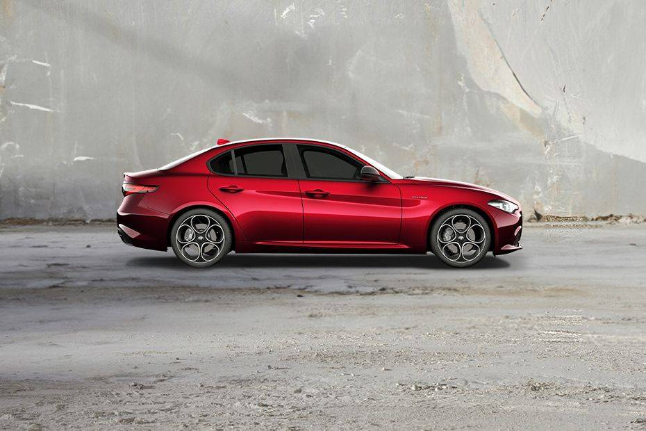ألفا روميو جوليا 2.0L Super 2025 العربيةالسعودية