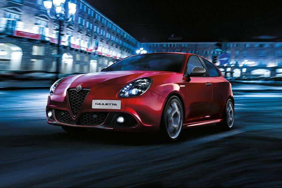 Giulietta Front deep low Angle View Giulietta Front deep low Angle View