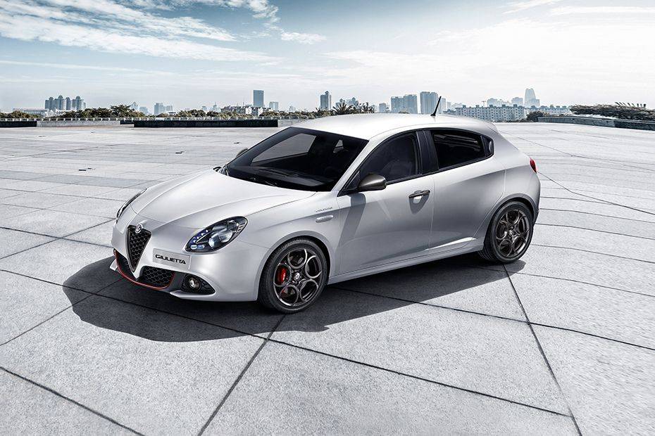 ألفا روميو Giulietta Side Medium View ألفا روميو Giulietta Side Medium View