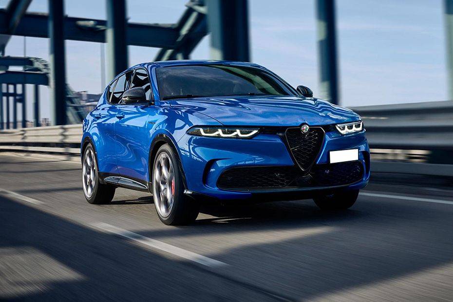 Alfa Romeo Tonale Front angle low view Alfa Romeo Tonale Front angle low view