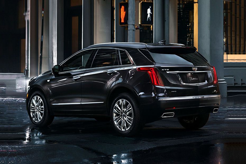 Rear Cross Side View of Cadillac XT5 (2021-2023) Rear Cross Side View of Cadillac XT5 (2021-2023)